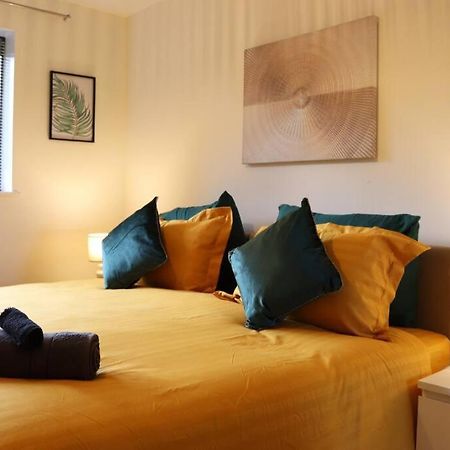 Cosy 3 Bedroom 2 Bathroom House With Parking Sheldon  Buitenkant foto