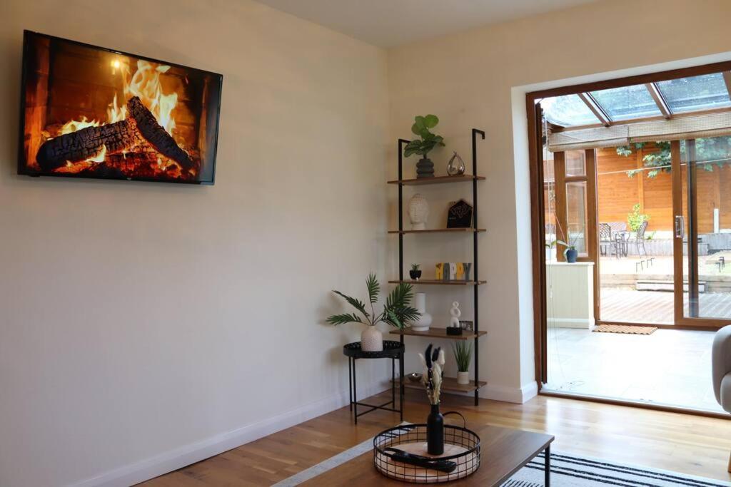 Cosy 3 Bedroom 2 Bathroom House With Parking Sheldon  Buitenkant foto