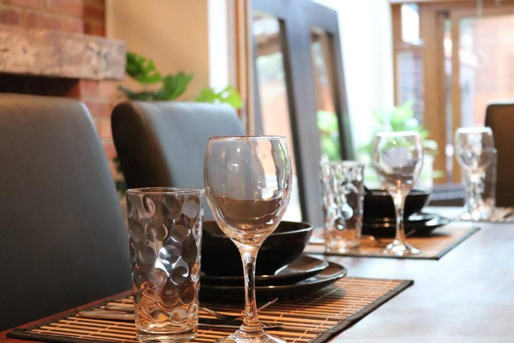 Cosy 3 Bedroom 2 Bathroom House With Parking Sheldon  Buitenkant foto