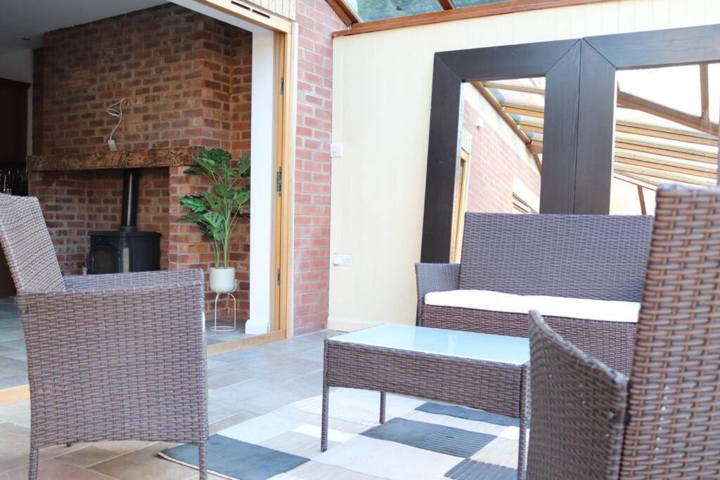 Cosy 3 Bedroom 2 Bathroom House With Parking Sheldon  Buitenkant foto